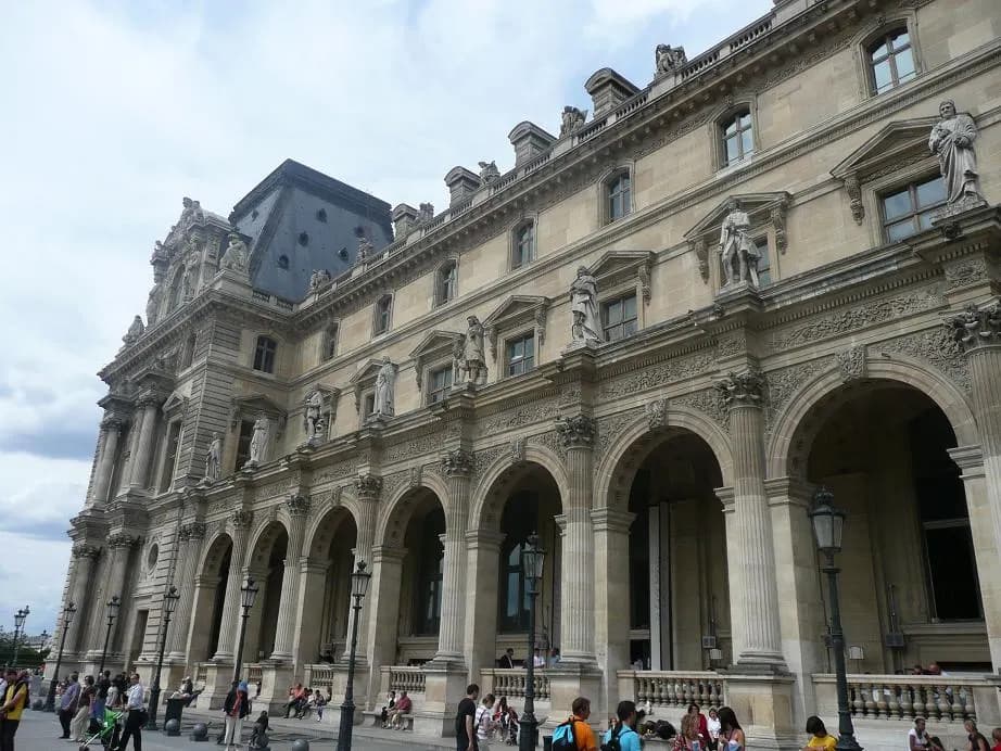 Statues en pied, pierre, décor sculpté de la faccade de l'Aile Turgot (entre les Pavillons Turgot et Richelieu), Cour Napoléon du Palais du Louvre, Ier arrondis