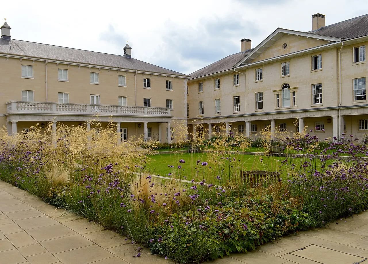 500px provided description: Flowers [#green ,#university ,#college ,#England ,#UK ,#United Kingdom ,#Cambridge]
