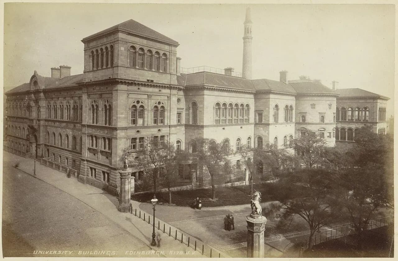 IdentificatieTitel(s): Exterieur van universiteitsgebouwen in Edinburgh. University Buildings, Edinburgh.Objecttype: foto Objectnummer: RP-F-F00877-KOpschriften