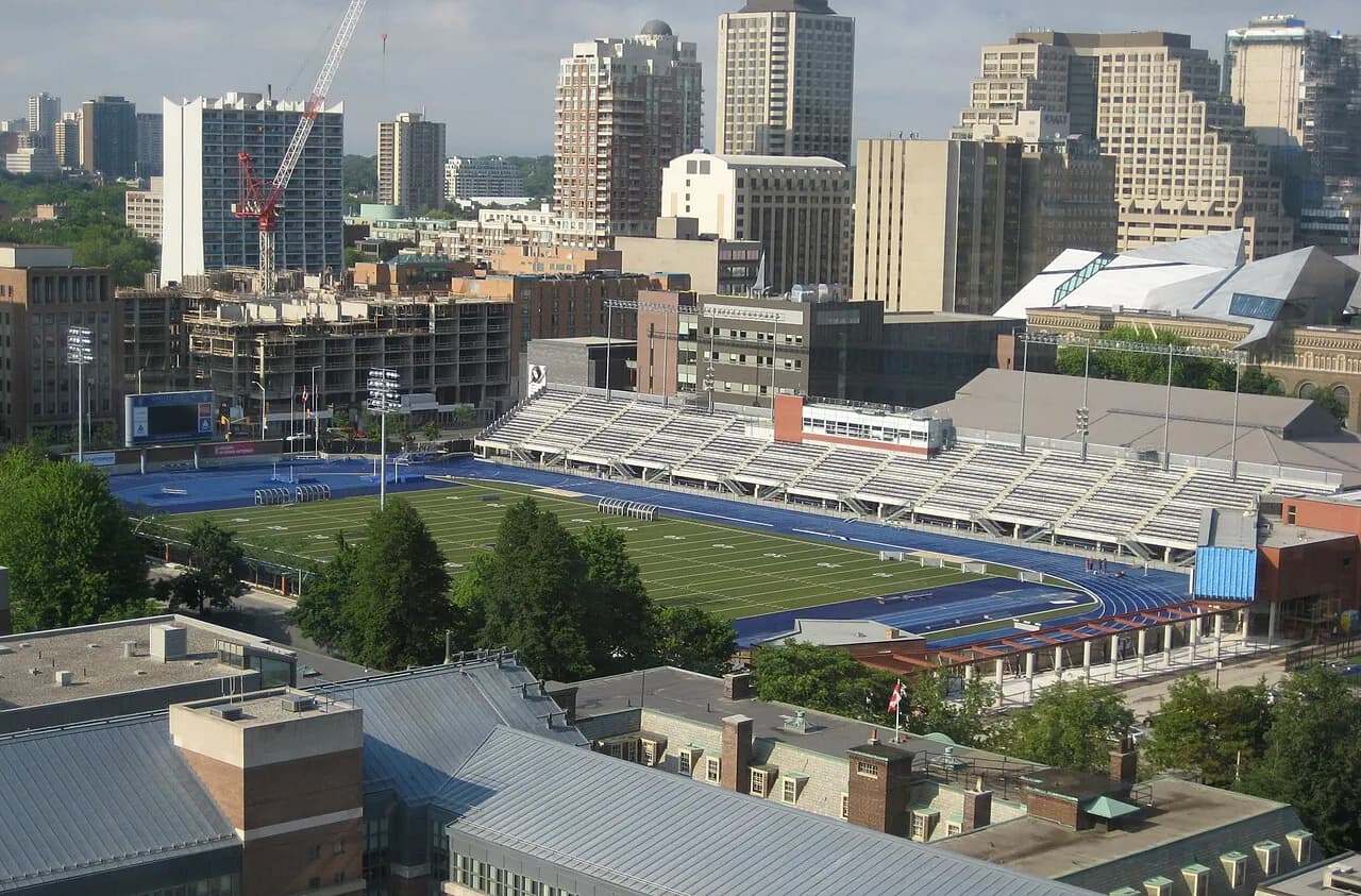 w:Varsity Centre seen from Robarts Library