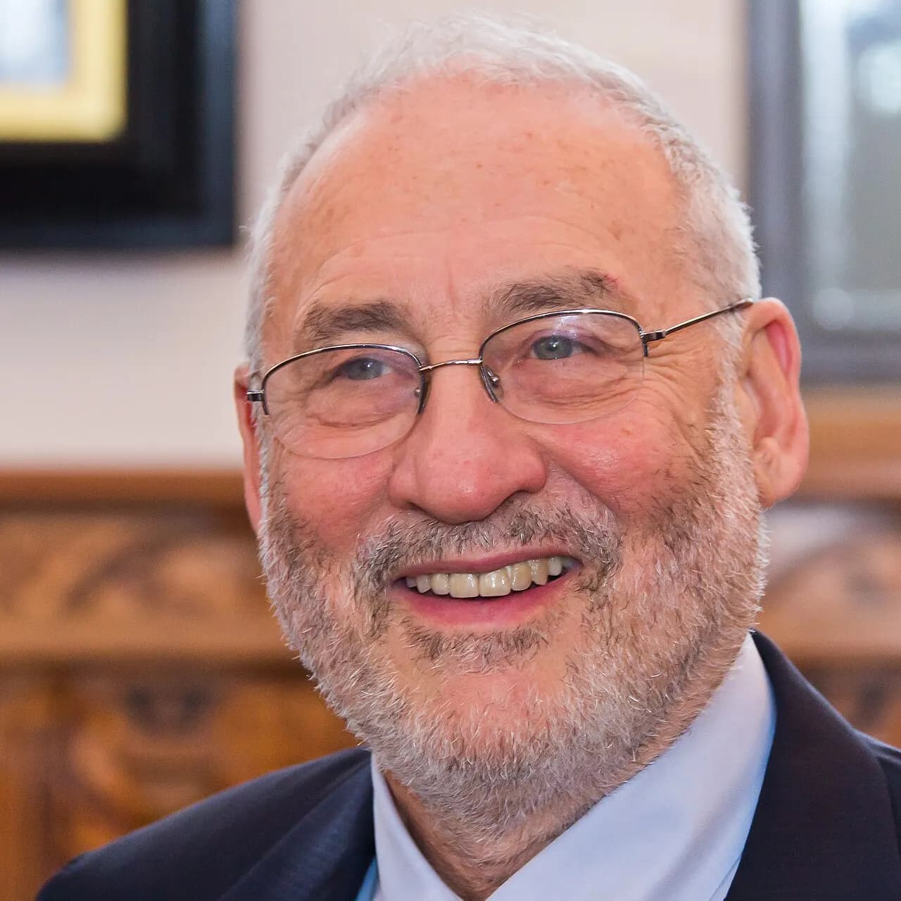Reception of the recipient of the Nobel Memorial Prize in Economic Sciences (2001), Joseph E. Stiglitz by the Mayor of Cologne, Germany, Jürgen Roters, in the "
