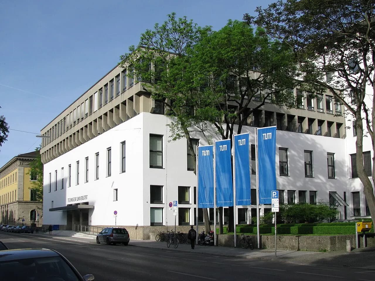Technische Universität München, Haupteingang an der Arcisstraße